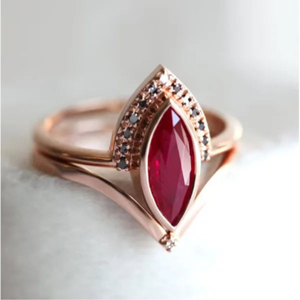 Exquisite Silver Color White Zircon Crystal Ring