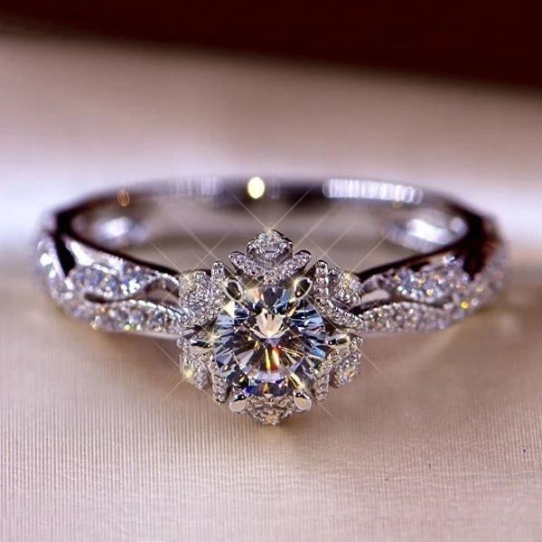 Exquisite Silver Color White Zircon Crystal Ring